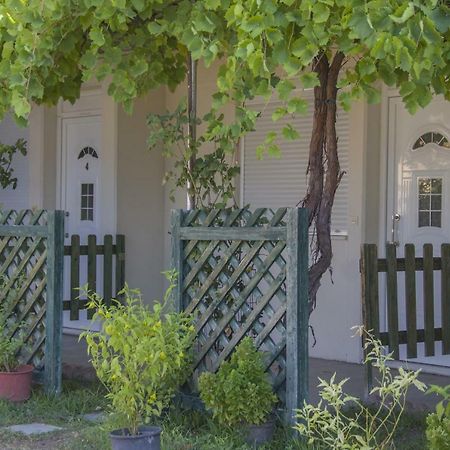 Golden Sun Apartment Rovies Bagian luar foto