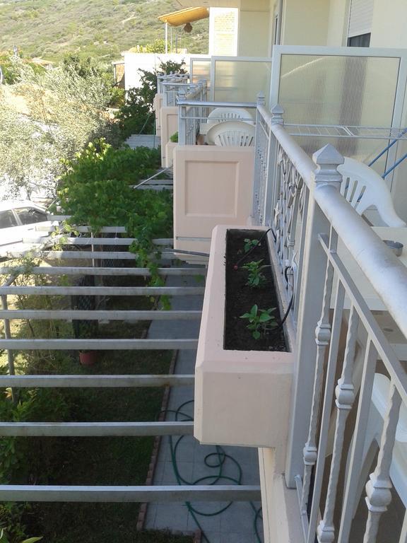 Golden Sun Apartment Rovies Bagian luar foto