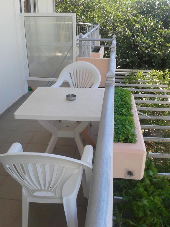 Golden Sun Apartment Rovies Bagian luar foto