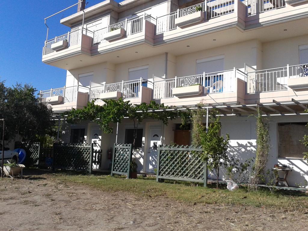 Golden Sun Apartment Rovies Bagian luar foto