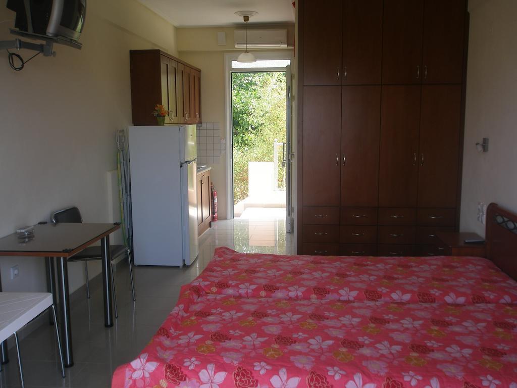Golden Sun Apartment Rovies Bagian luar foto