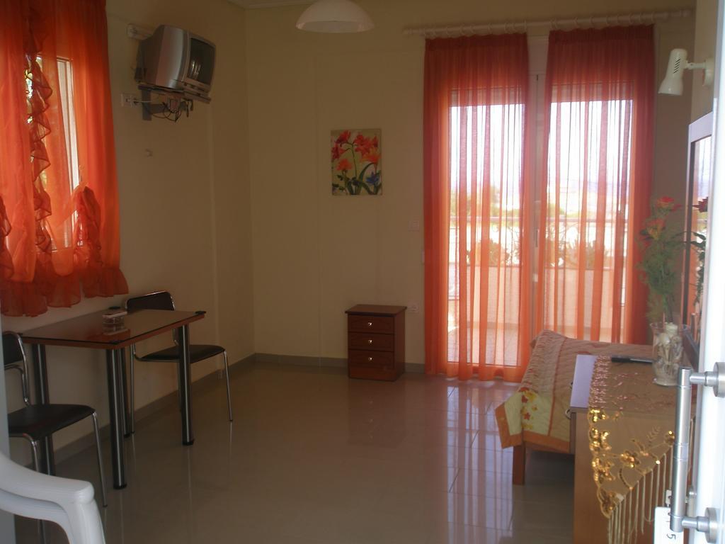Golden Sun Apartment Rovies Bagian luar foto