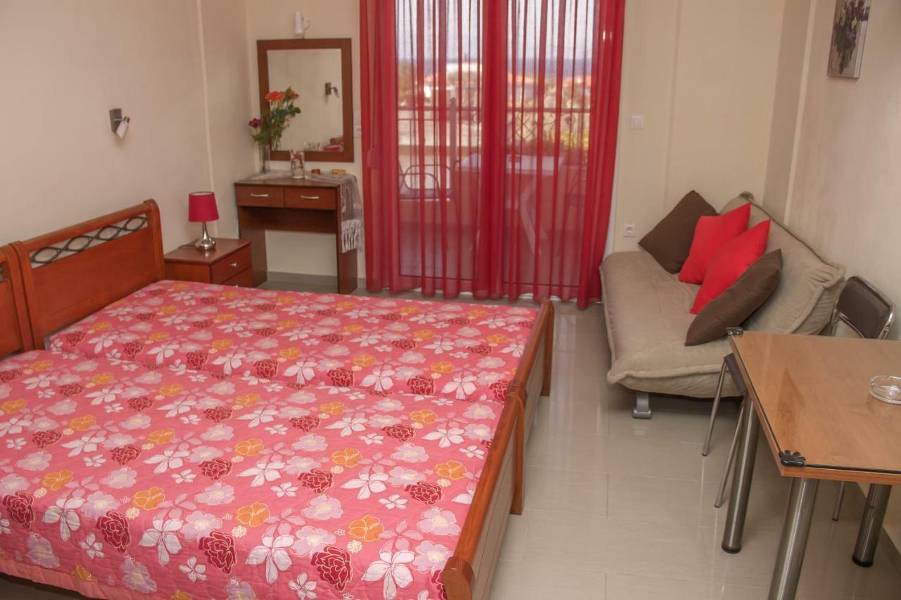 Golden Sun Apartment Rovies Bagian luar foto