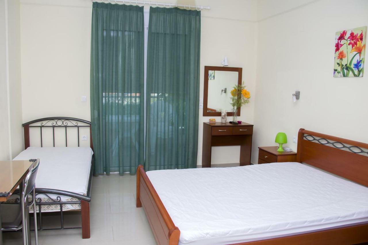 Golden Sun Apartment Rovies Bagian luar foto